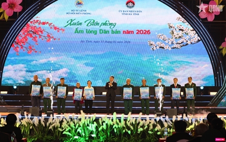 “Border spring warms people’s heart” program held in Ha Tinh
